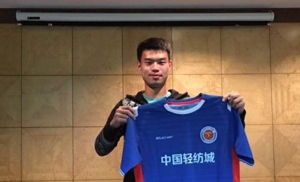《玩命直播》今日上映 解析直播版“极限挑战” 2017-01-06 《玩命直播》由美国狮门影业公司出品,力邀好莱坞新锐青春偶像艾玛·罗伯茨与戴夫·弗兰科加盟,带领观众们在新年一开始,体验一场“极限挑战”的直播探险。