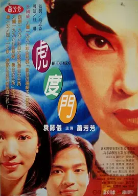 周身缭绕的雾气使他们看上去如同伫立在云端 劳伦斯与男友甜蜜约会 读书准备《饥饿游戏3》 2013-08-22 詹妮弗·劳伦斯和尼古拉斯·霍尔特公开复合后,又被拍到亲密约会的场面。